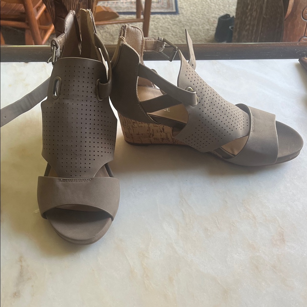 Stylish Market and Spruce Wedge Sandals